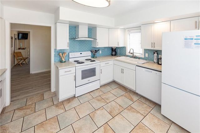 3361 Sandfiddler RD, Virginia Beach, VA 23456