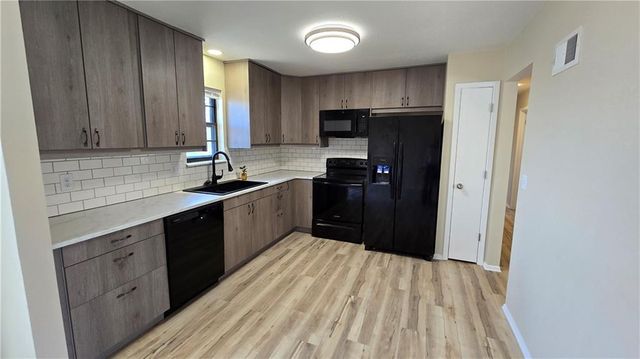 16901 E 3rd Street, Independence, MO 64056