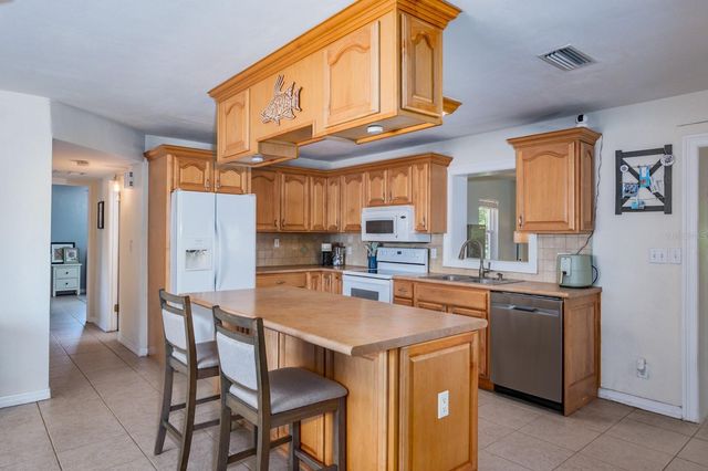 11662 75TH AVENUE, Seminole, FL 33772