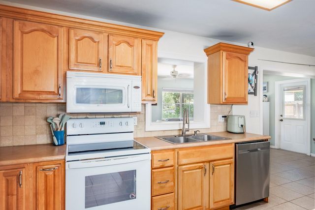 11662 75TH AVENUE, Seminole, FL 33772