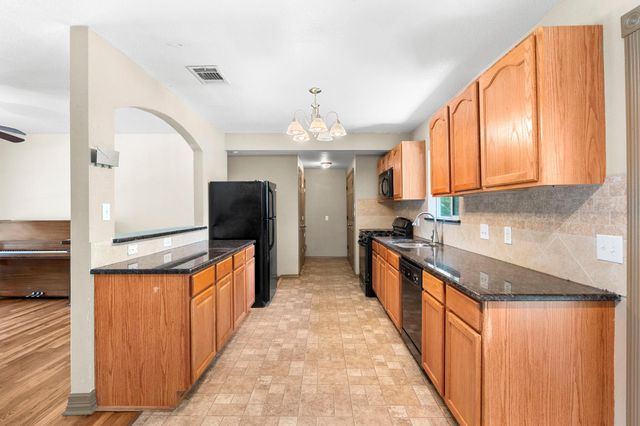 1203 Haynes ST, San Marcos, TX 78666