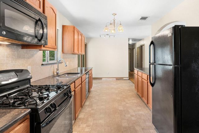 1203 Haynes ST, San Marcos, TX 78666