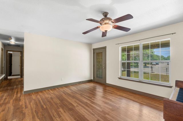 1203 Haynes ST, San Marcos, TX 78666
