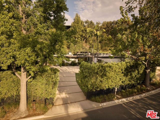 570 Evelyn Place, Beverly Hills, CA 90210
