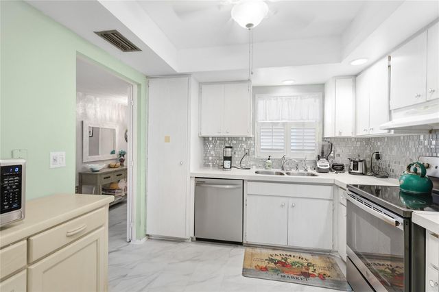 2327 WATERBLUFF PLACE V315, Sarasota, FL 34231