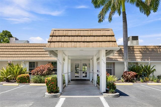 2327 WATERBLUFF PLACE V315, Sarasota, FL 34231