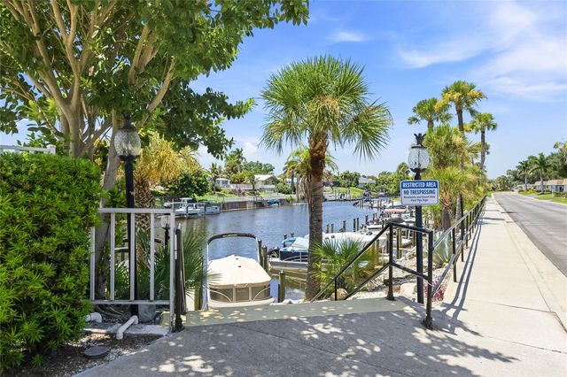 2327 WATERBLUFF PLACE V315, Sarasota, FL 34231