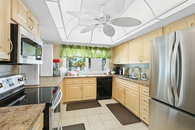 2327 WATERBLUFF PLACE V315, Sarasota, FL 34231