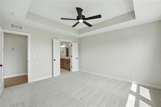 501 NE Newport Drive, Blue Springs, MO 64014