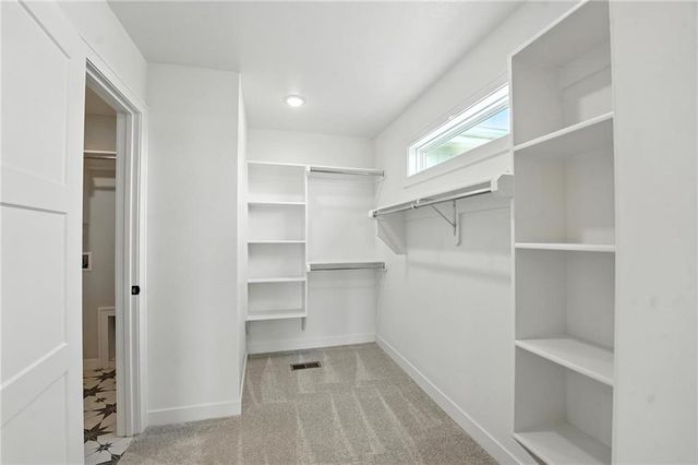 501 NE Newport Drive, Blue Springs, MO 64014