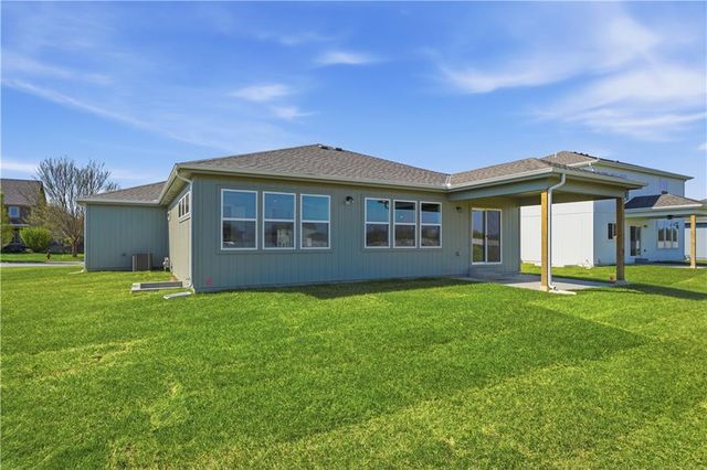 501 SW Newport Drive, Blue Springs, MO 64014