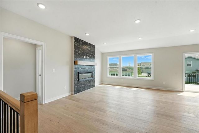 501 NE Newport Drive, Blue Springs, MO 64014