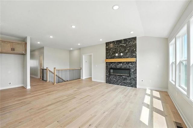 501 NE Newport Drive, Blue Springs, MO 64014