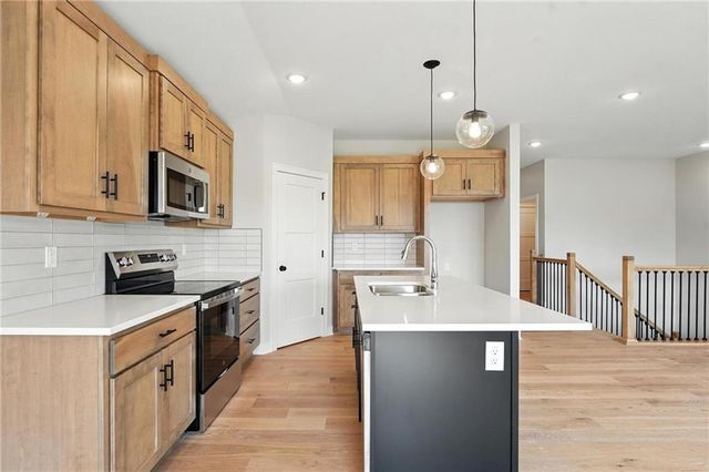 501 NE Newport Drive, Blue Springs, MO 64014