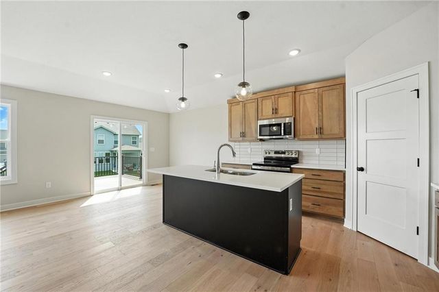 501 NE Newport Drive, Blue Springs, MO 64014