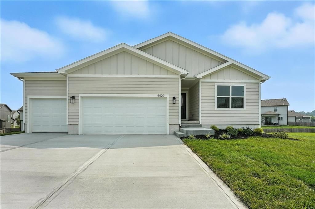 501 NE Newport Drive, Blue Springs, MO 64014