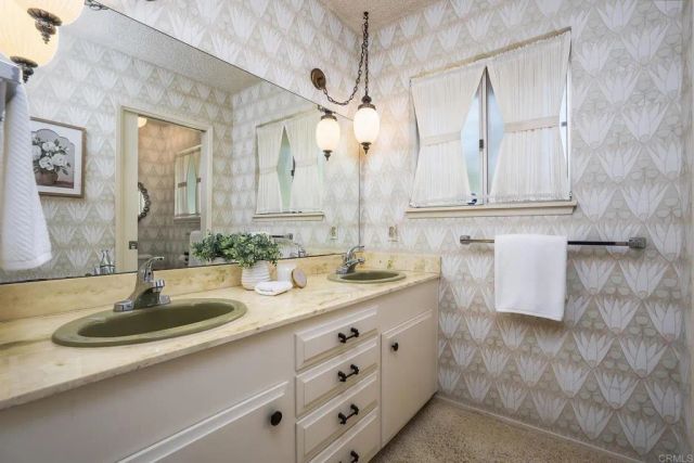 11238 ROLLING HILLS DR, El Cajon, CA 92020
