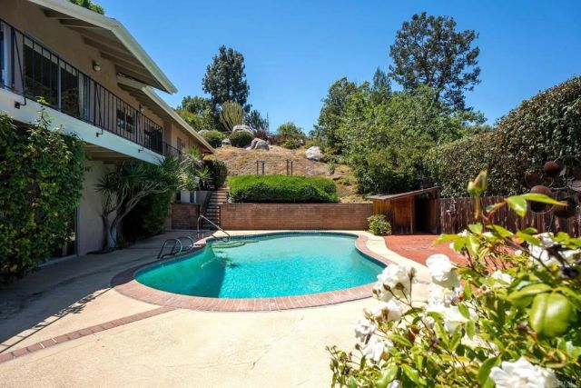 11238 ROLLING HILLS DR, El Cajon, CA 92020