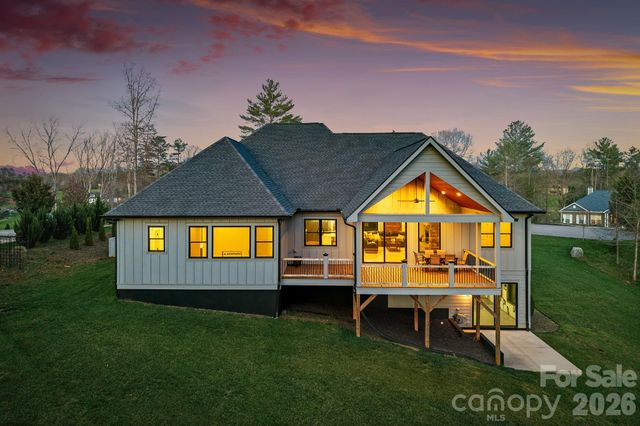 31 Grizzly Drive, Leicester, NC 28748