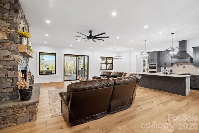 31 Grizzly Drive, Leicester, NC 28748