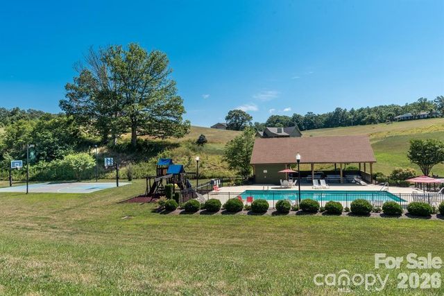 31 Grizzly Drive, Leicester, NC 28748