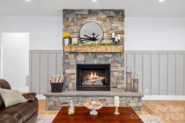31 Grizzly Drive, Leicester, NC 28748