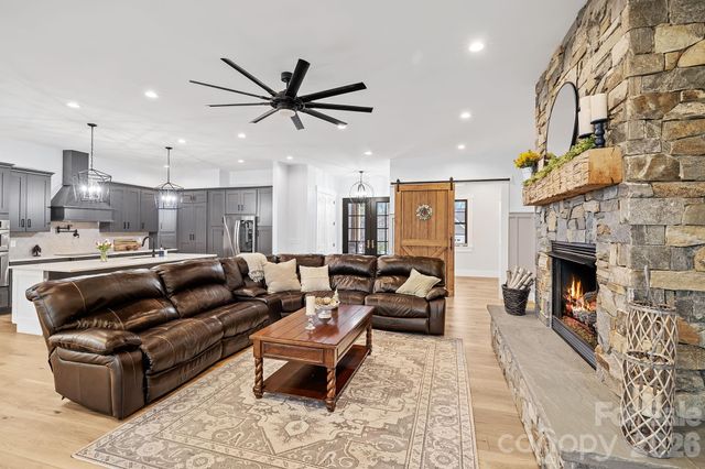 31 Grizzly Drive, Leicester, NC 28748
