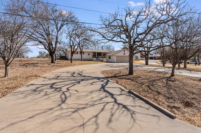 5101 Largo Drive, Granbury, TX 76049