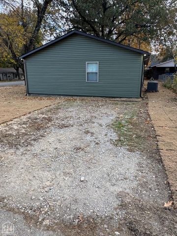 1300 S 7th Street, Paragould, AR 72450