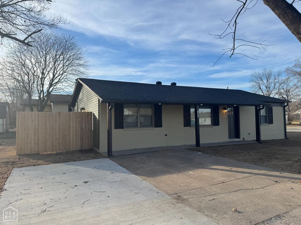 1300 S 7th Street, Paragould, AR 72450