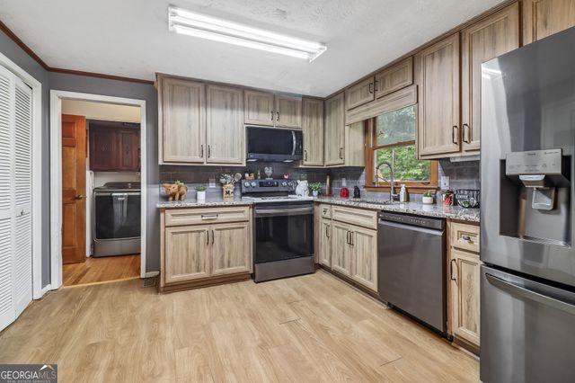 145 Red Oak Drive, Fayetteville, GA 30214