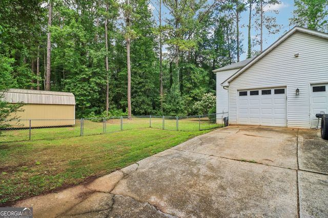 145 Red Oak Drive, Fayetteville, GA 30214