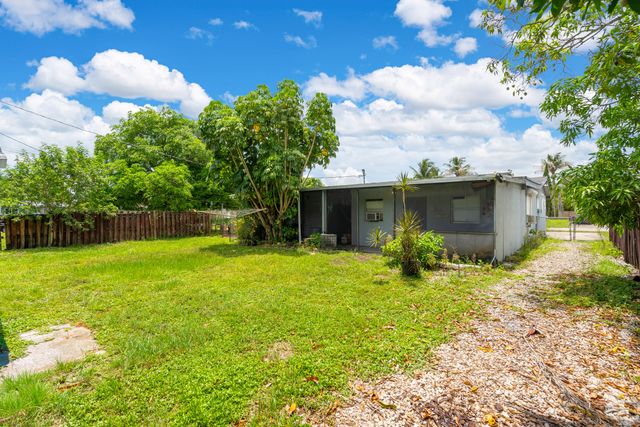 7831 NW 30th Street, Hollywood, FL 33024