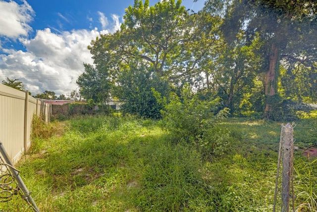 1227 N PINE HILLS ROAD, Orlando, FL 32808