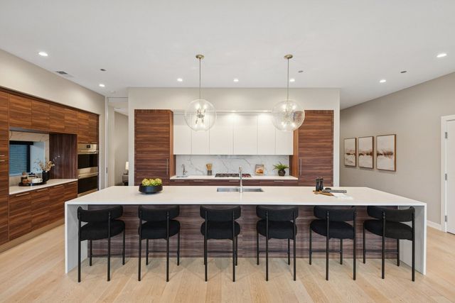 123 S Peoria Street P2, Chicago, IL 60607