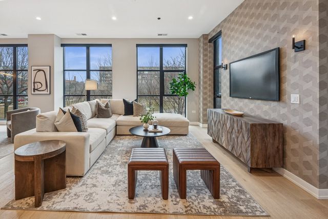 123 S Peoria Street P2, Chicago, IL 60607