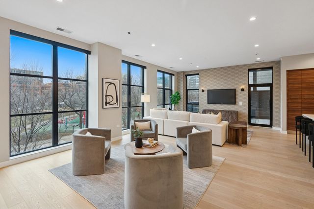 123 S Peoria Street P2, Chicago, IL 60607