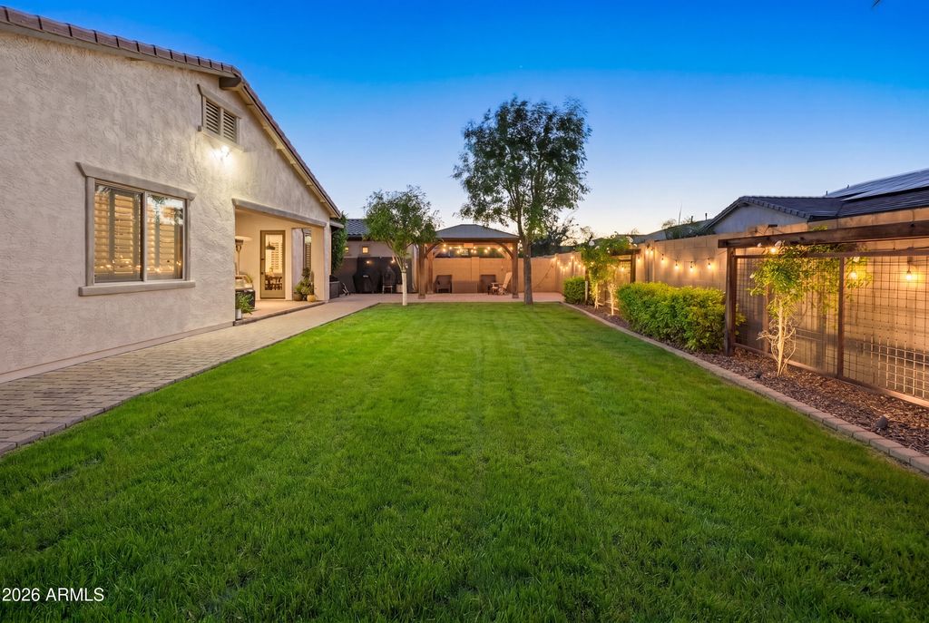 Image 17 of property listing at 9186 W LOUISE Drive, Peoria, AZ 85383