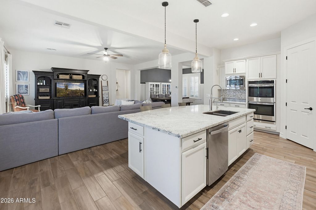 Image 30 of property listing at 9186 W LOUISE Drive, Peoria, AZ 85383