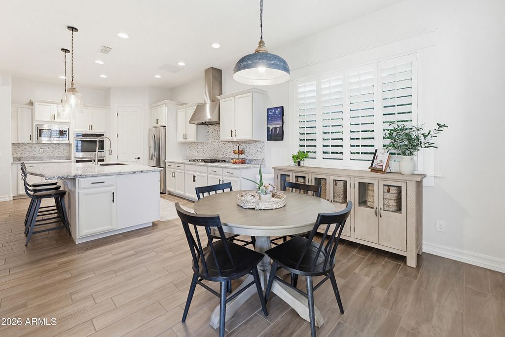 Image 33 of property listing at 9186 W LOUISE Drive, Peoria, AZ 85383