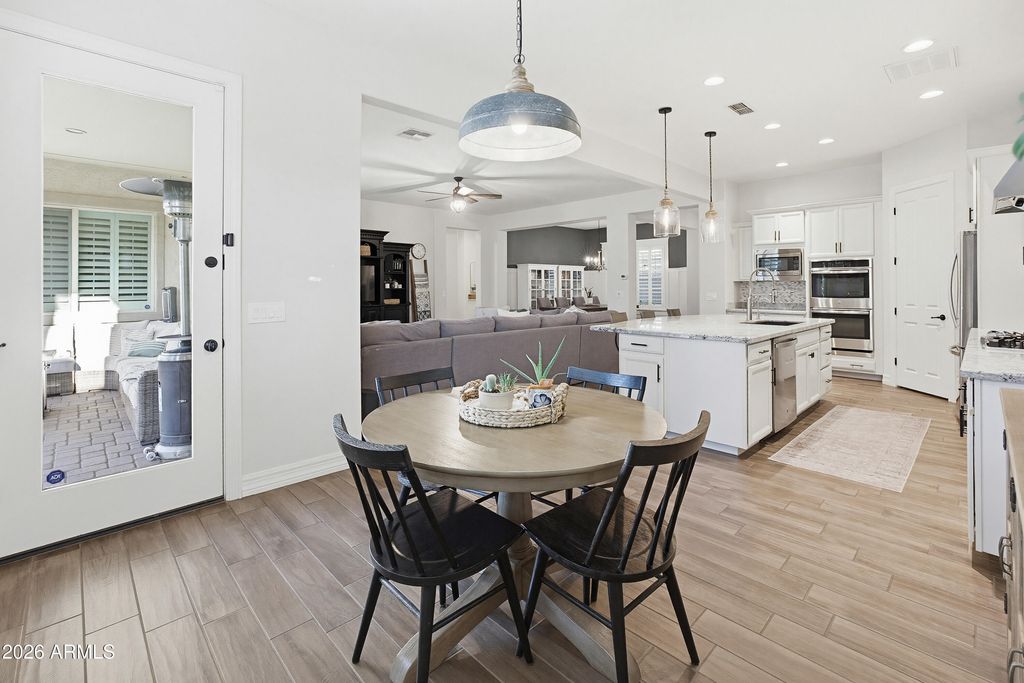 Image 34 of property listing at 9186 W LOUISE Drive, Peoria, AZ 85383