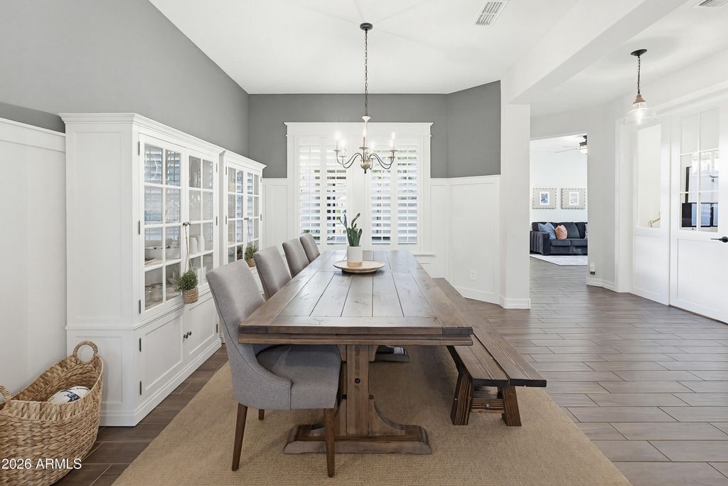 Image 4 of property listing at 9186 W LOUISE Drive, Peoria, AZ 85383
