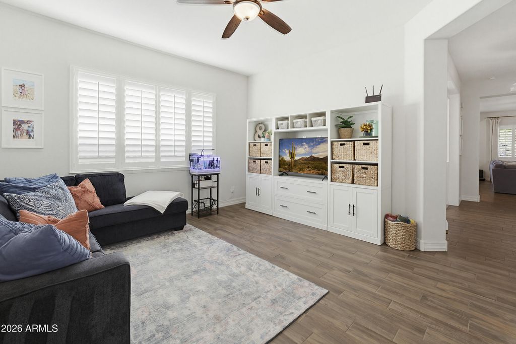 Image 40 of property listing at 9186 W LOUISE Drive, Peoria, AZ 85383