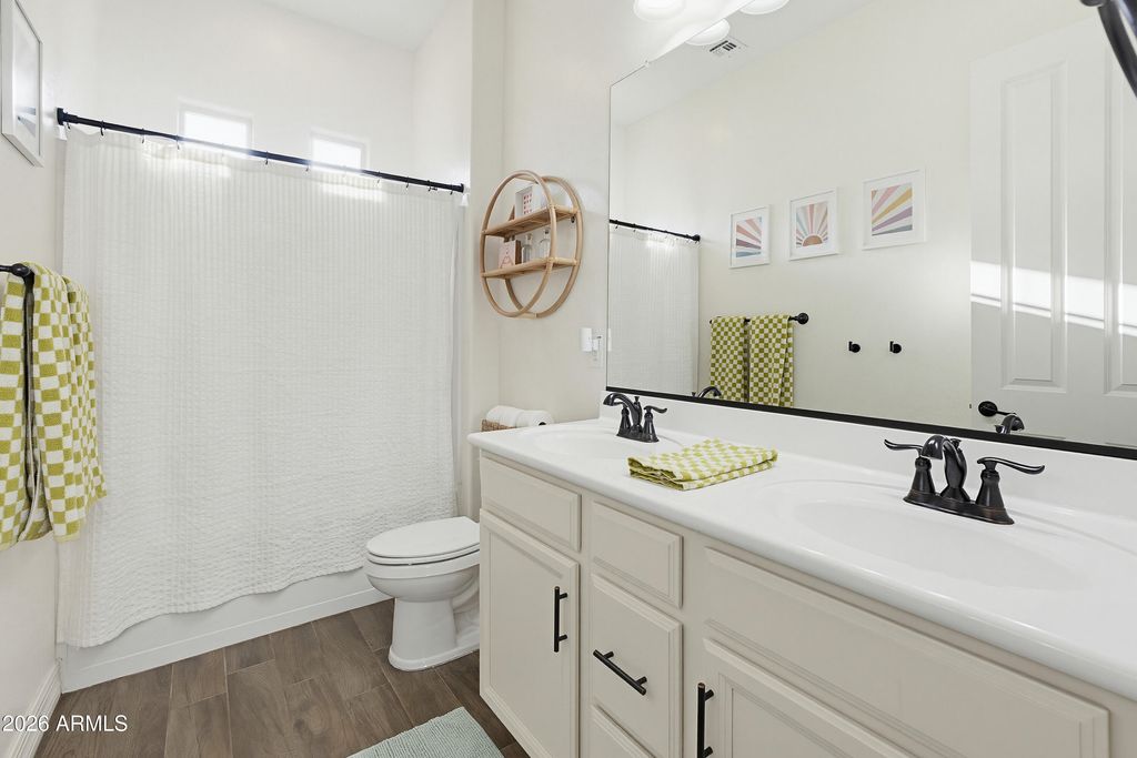 Image 42 of property listing at 9186 W LOUISE Drive, Peoria, AZ 85383