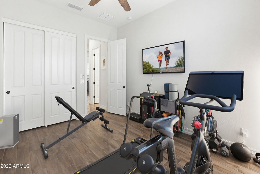 Image 52 of property listing at 9186 W LOUISE Drive, Peoria, AZ 85383