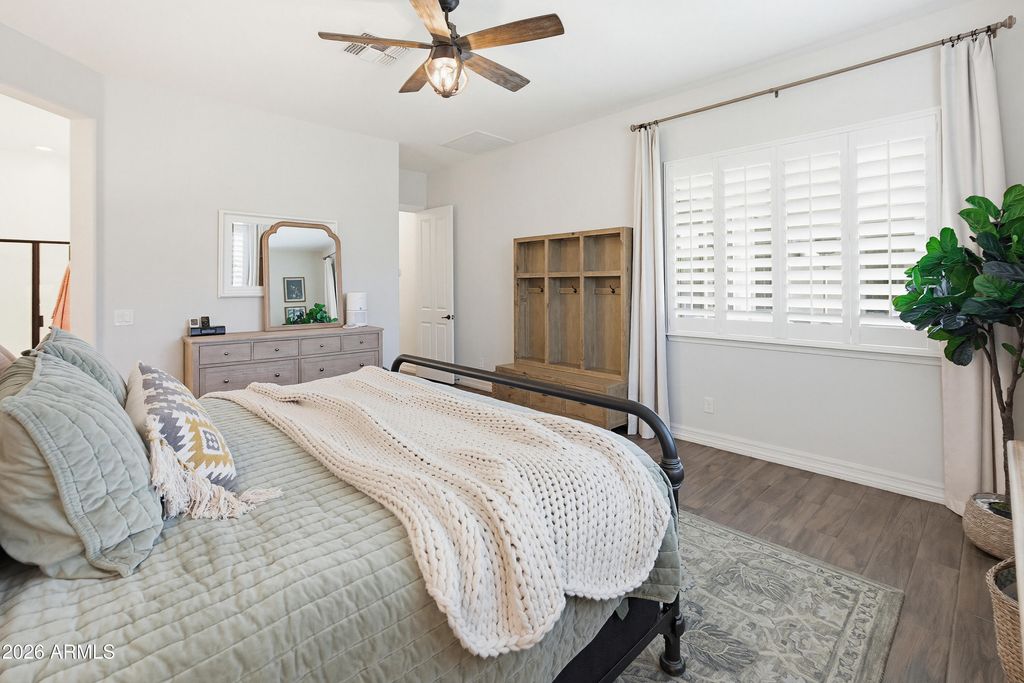 Image 57 of property listing at 9186 W LOUISE Drive, Peoria, AZ 85383
