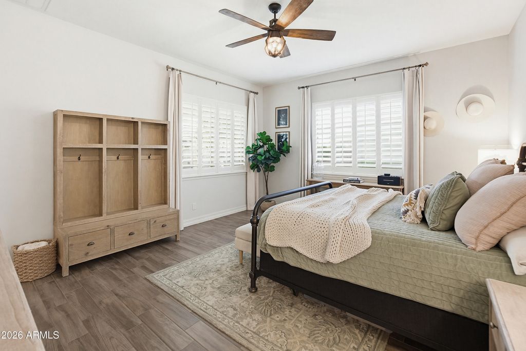 Image 58 of property listing at 9186 W LOUISE Drive, Peoria, AZ 85383