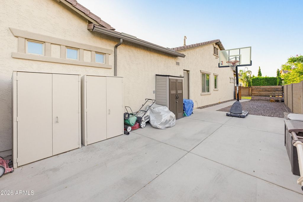 Image 62 of property listing at 9186 W LOUISE Drive, Peoria, AZ 85383