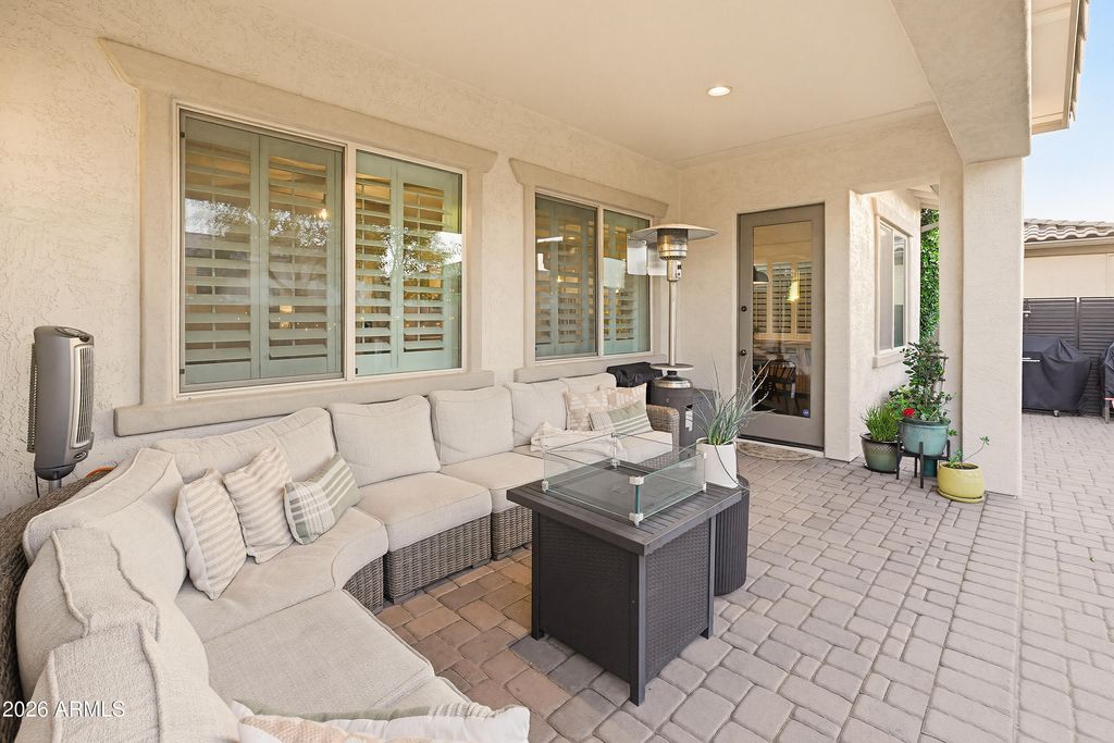 Image 63 of property listing at 9186 W LOUISE Drive, Peoria, AZ 85383