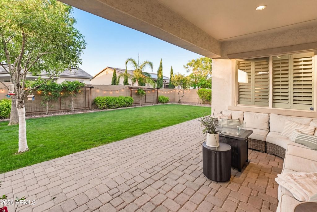 Image 65 of property listing at 9186 W LOUISE Drive, Peoria, AZ 85383